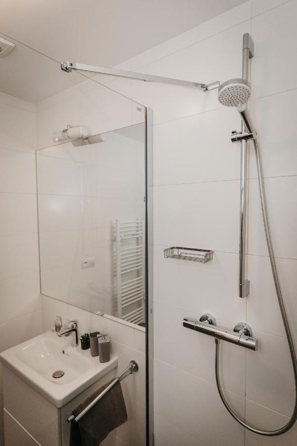 Old Town City Center Apartment 2 - Private Parking Included Košice Buitenkant foto