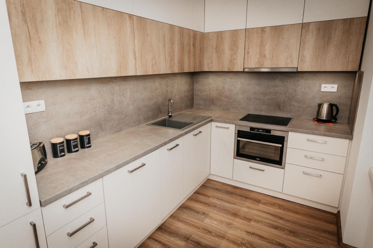 Old Town City Center Apartment 2 - Private Parking Included Košice Buitenkant foto