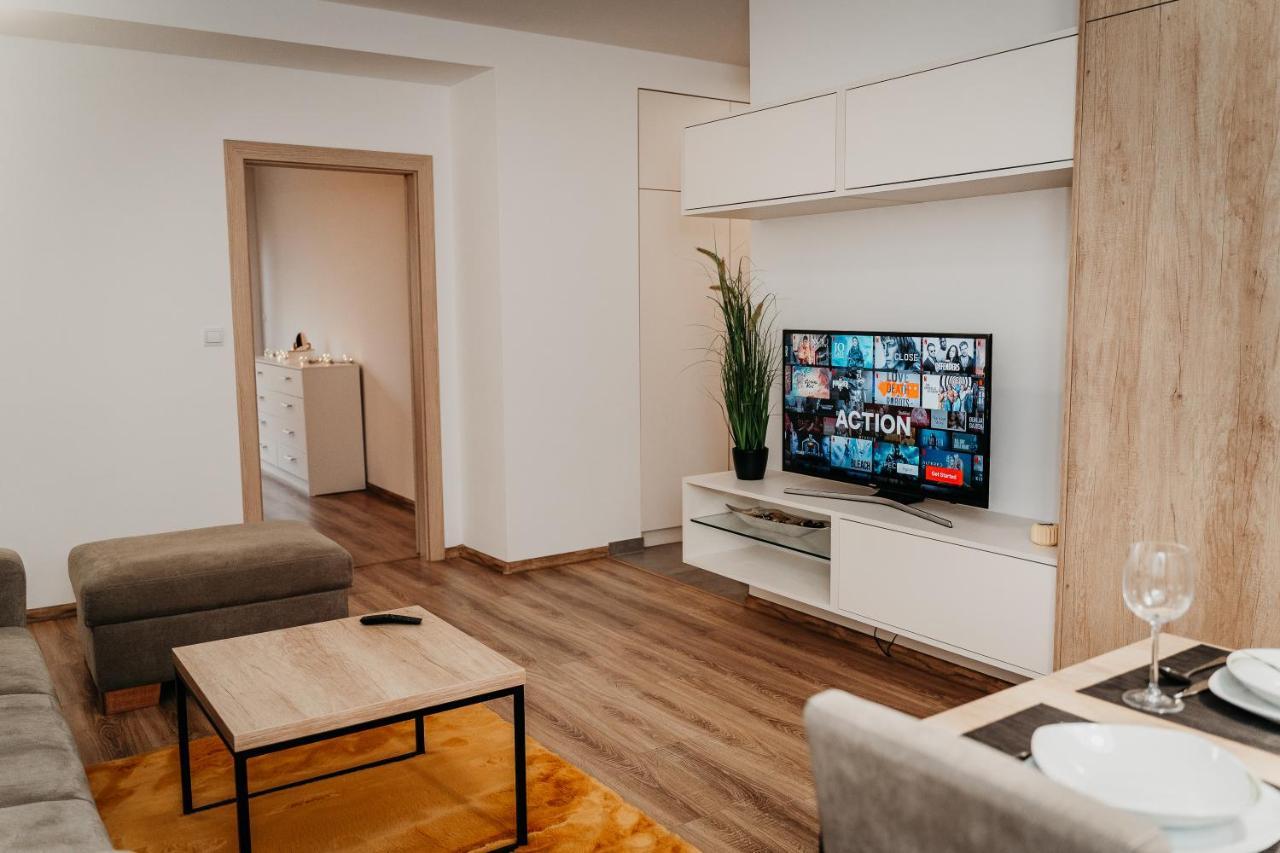 Old Town City Center Apartment 2 - Private Parking Included Košice Buitenkant foto
