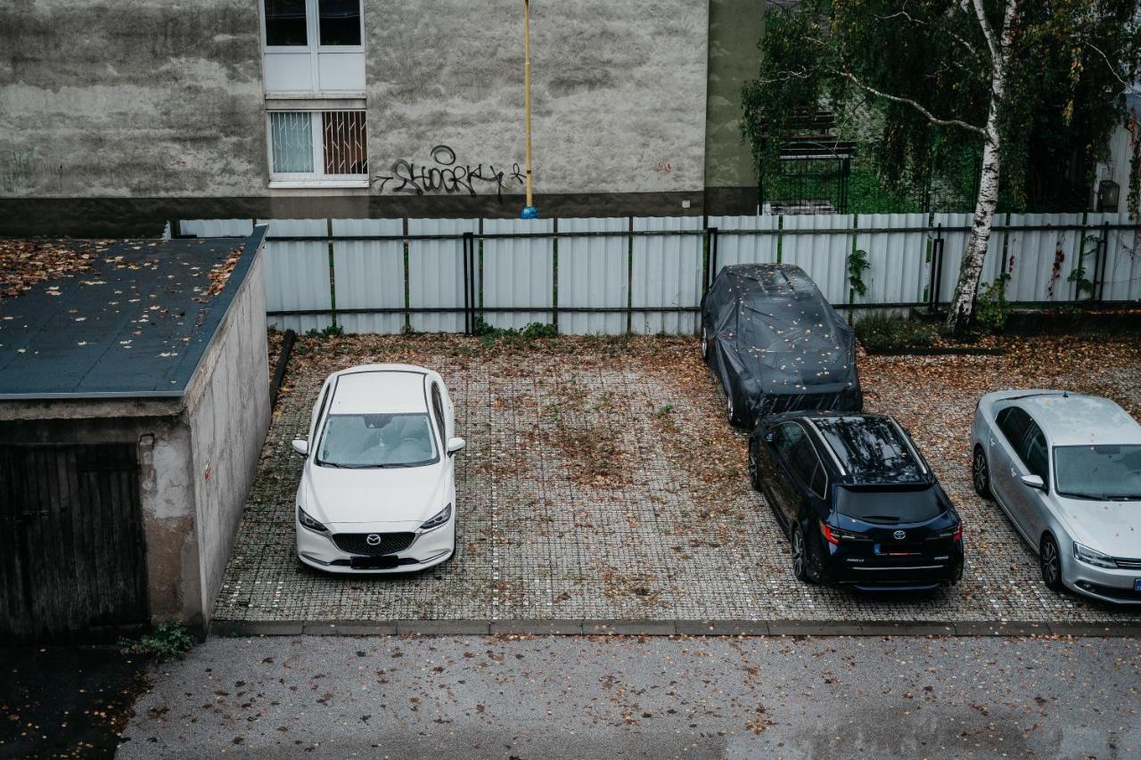Old Town City Center Apartment 2 - Private Parking Included Košice Buitenkant foto